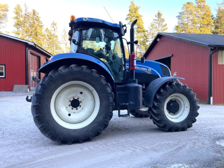 2013 New Holland T7.200 Tractor - Image 8