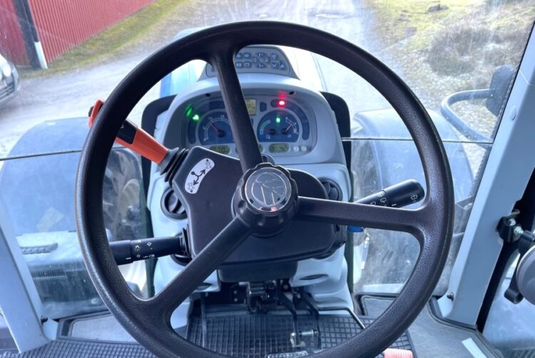 2013 New Holland T7.200 Tractor - Image 6