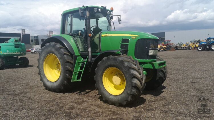 2010 John Deere 7530 Premium AutoQuad Plus Tractor