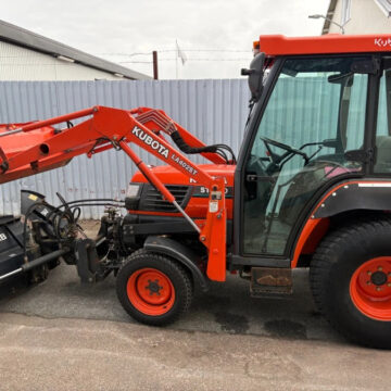 2002 Kubota STA 30 Tractor