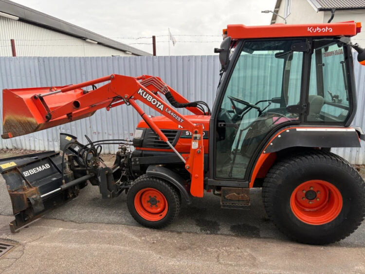 2002 Kubota STA 30 Tractor