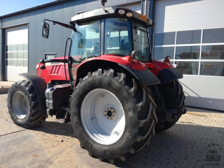 2015 Massey Ferguson 7615 Dyna-6 Tractor - Image 10