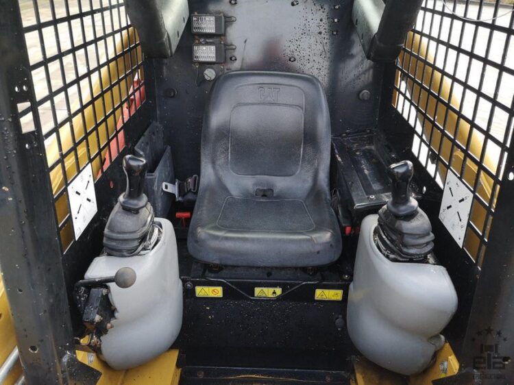 2018 Caterpillar 216B3 Skid Steer Loader - Image 3