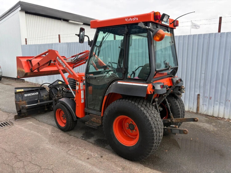 2002 Kubota STA 30 Tractor - Image 7