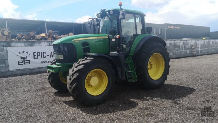 2010 John Deere 7530 Premium AutoQuad Plus Tractor - Image 9