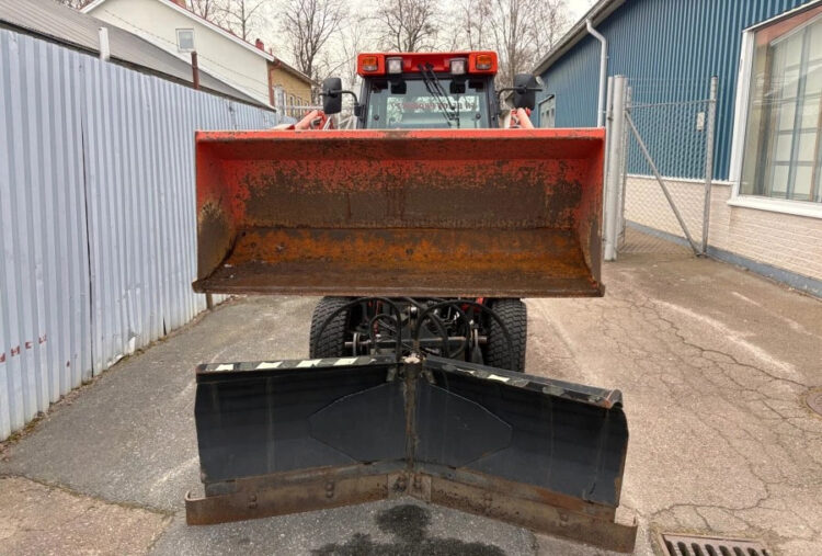 2002 Kubota STA 30 Tractor - Image 2
