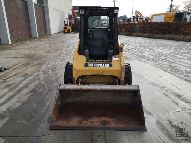 2018 Caterpillar 216B3 Skid Steer Loader - Image 6