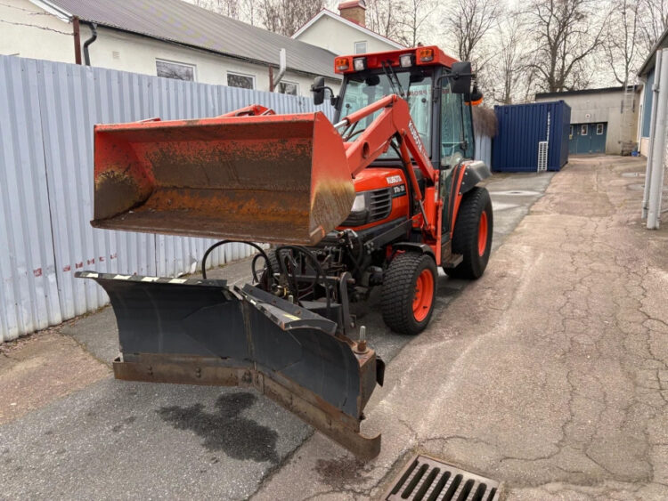 2002 Kubota STA 30 Tractor - Image 6