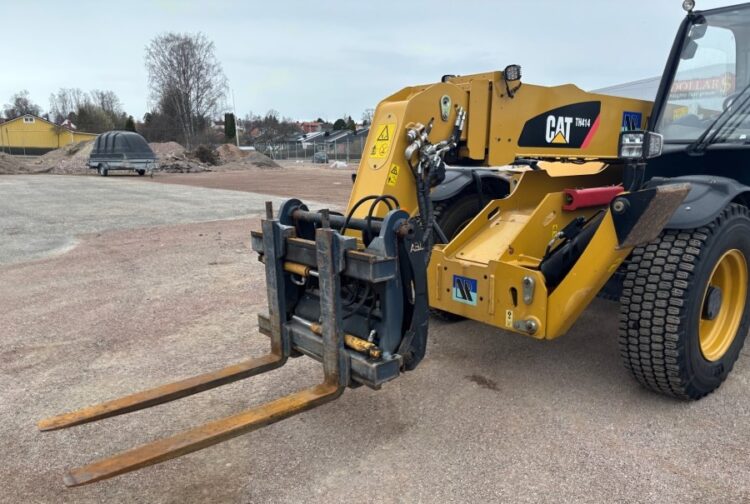 2011 CAT TH414 Telehandler - Image 4