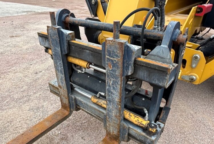 2011 CAT TH414 Telehandler - Image 2