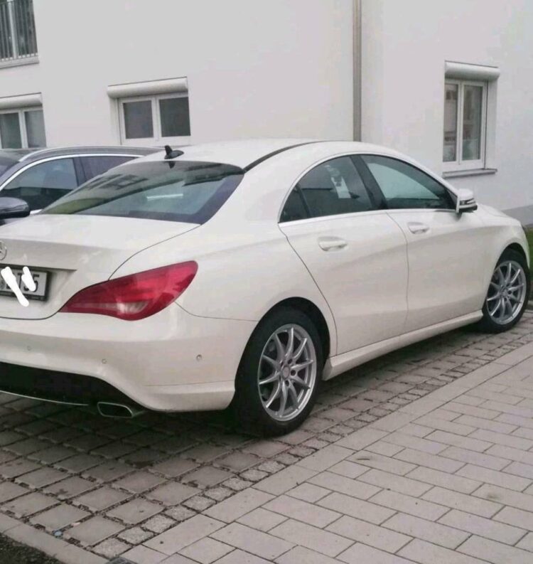 2014 Mercedes Benz CLA 180 - Image 2