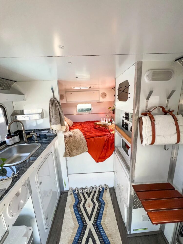 2004 Mercedes-Benz Unimog U500 Camper Conversion - Image 13