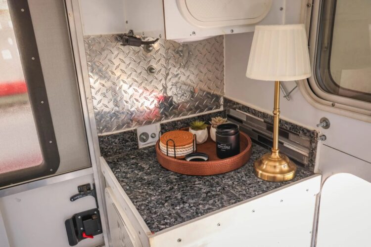 2004 Mercedes-Benz Unimog U500 Camper Conversion - Image 7
