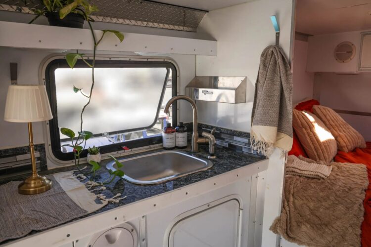 2004 Mercedes-Benz Unimog U500 Camper Conversion - Image 5
