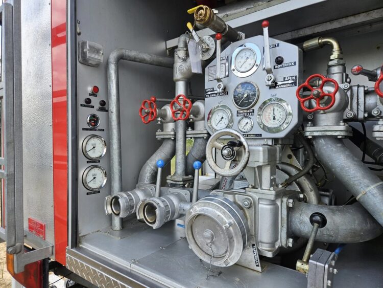 1985 Mercedes-Benz Unimog U1700L Fire Truck - Image 35