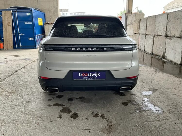 2024 Porsche Cayenne - Image 11