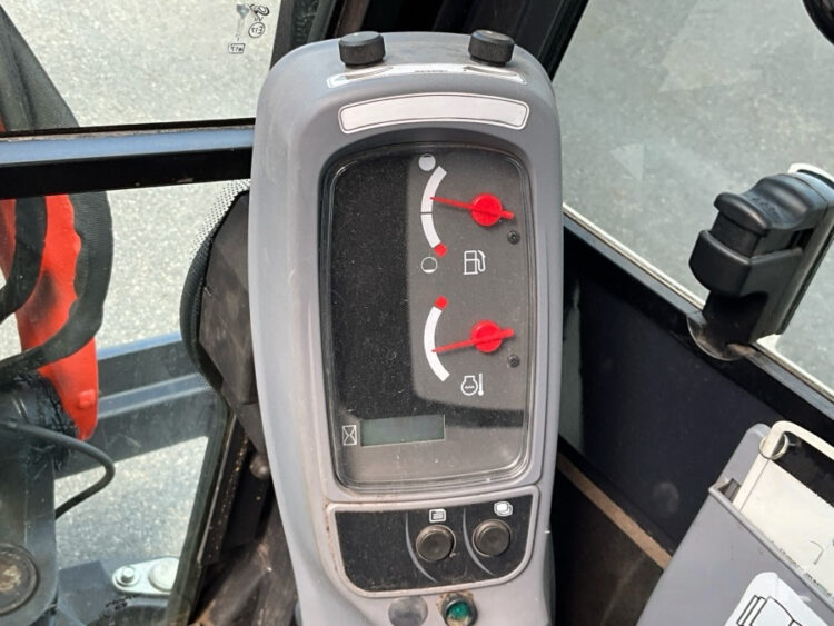 2022 Kubota U27-4 Excavator with Engcon tiltrotator and 3 utensils - Image 50