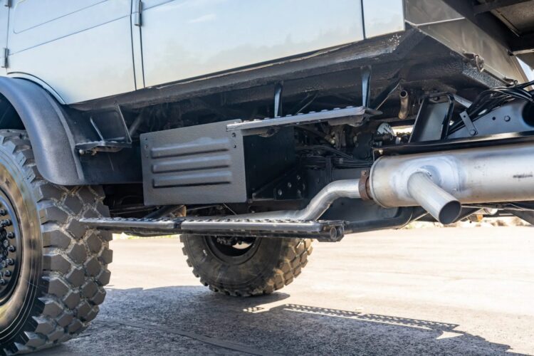 1991 Mercedes-Benz Unimog U1650L Doka - Image 110