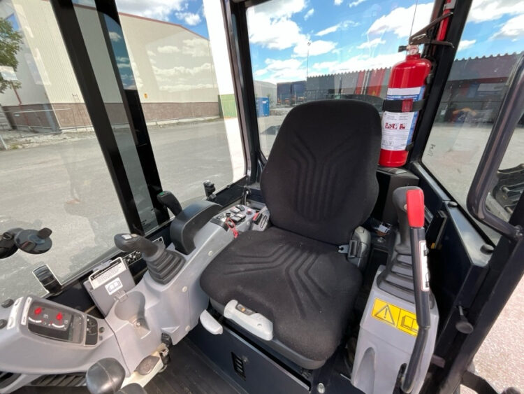2022 Kubota U27-4 Excavator with Engcon tiltrotator and 3 utensils - Image 47