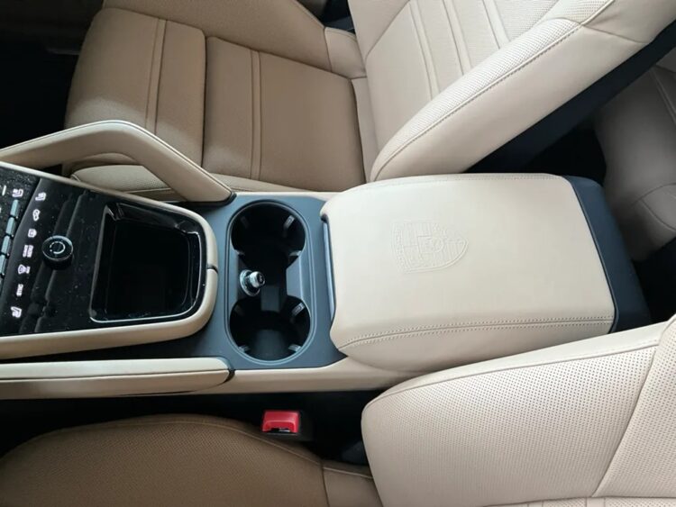 2024 Porsche Cayenne - Image 16