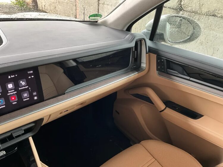 2024 Porsche Cayenne - Image 17