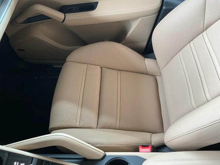 2024 Porsche Cayenne - Image 18