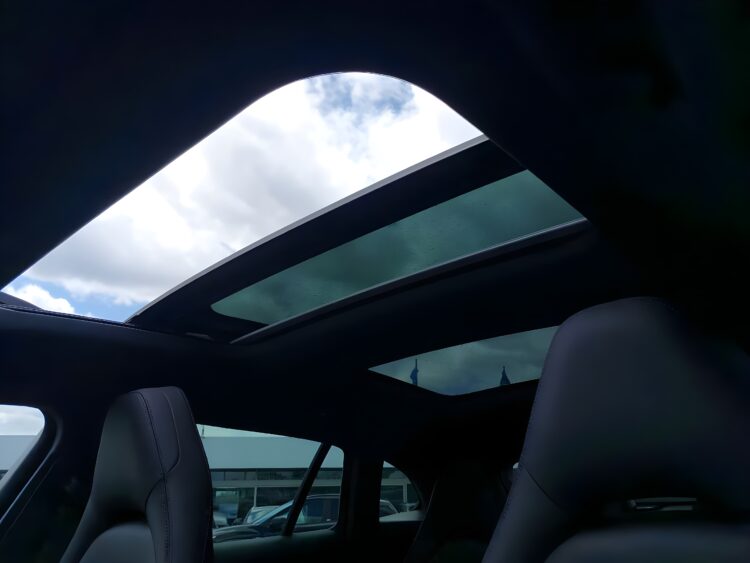 2021 Porsche Panamera Sport Turismo 4S E-Hybrid - Image 19