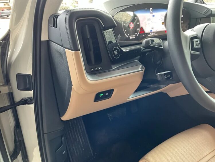 2024 Porsche Cayenne - Image 19