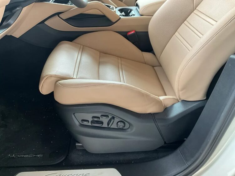 2024 Porsche Cayenne - Image 20