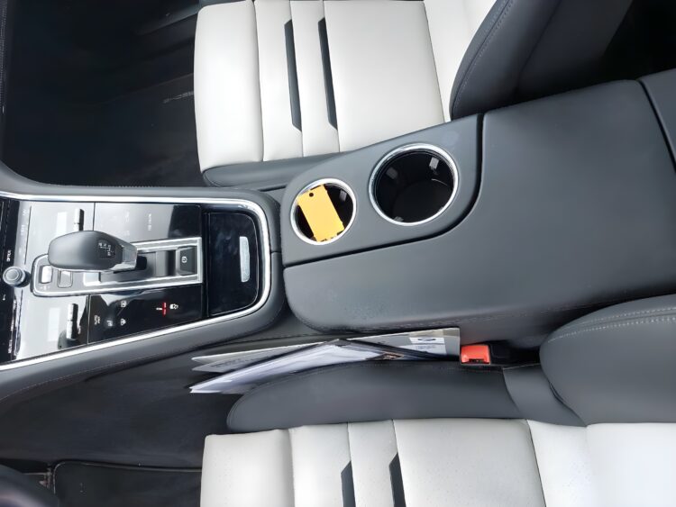 2021 Porsche Panamera Sport Turismo 4S E-Hybrid - Image 21