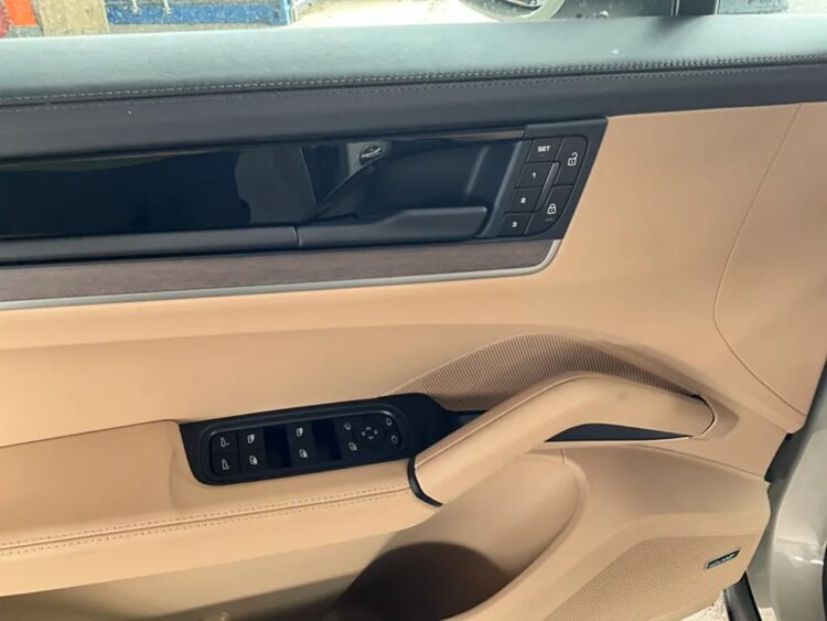 2024 Porsche Cayenne - Image 23