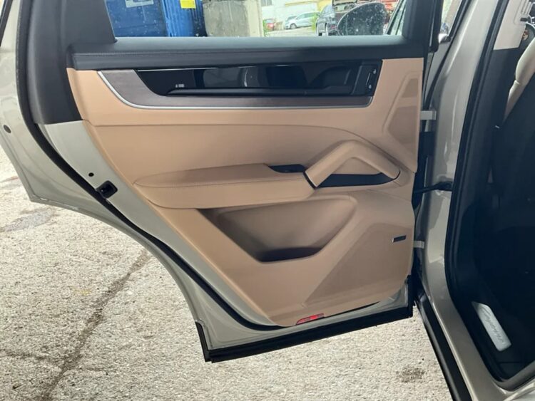 2024 Porsche Cayenne - Image 26