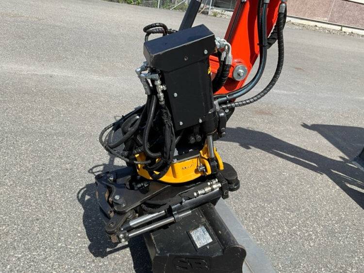 2022 Kubota U27-4 Excavator with Engcon tiltrotator and 3 utensils - Image 35