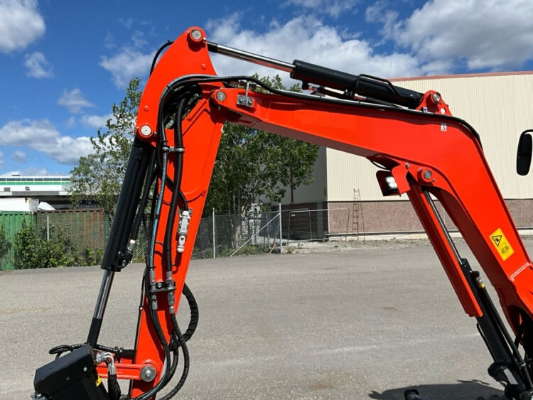 2022 Kubota U27-4 Excavator with Engcon tiltrotator and 3 utensils - Image 34