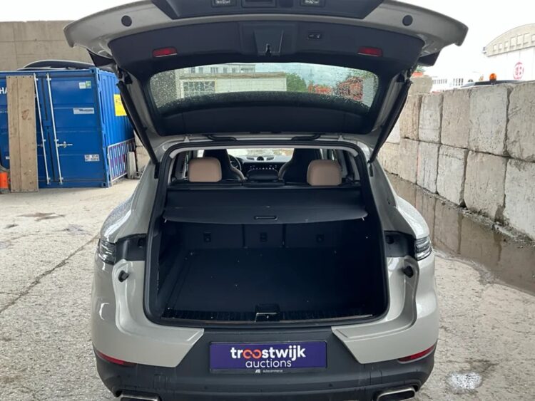 2024 Porsche Cayenne - Image 28