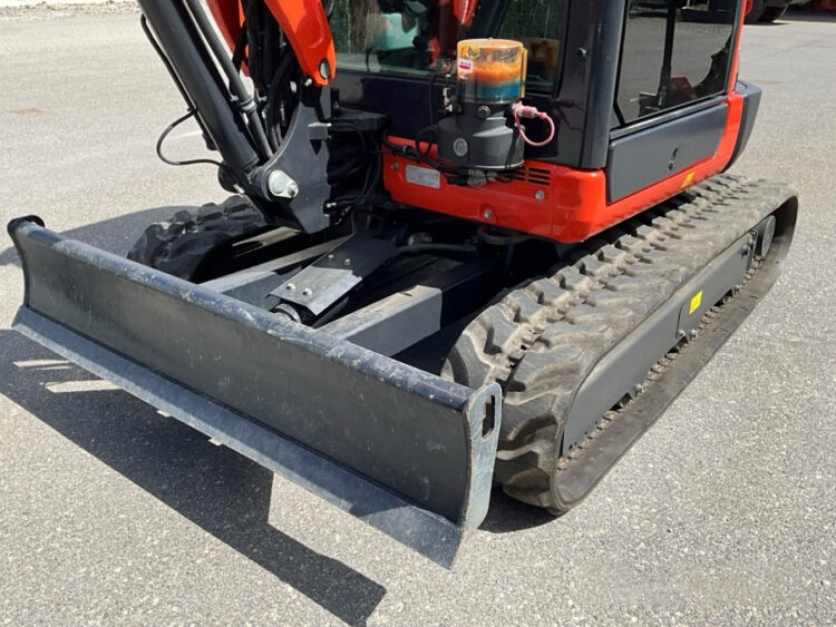 2022 Kubota U27-4 Excavator with Engcon tiltrotator and 3 utensils - Image 32
