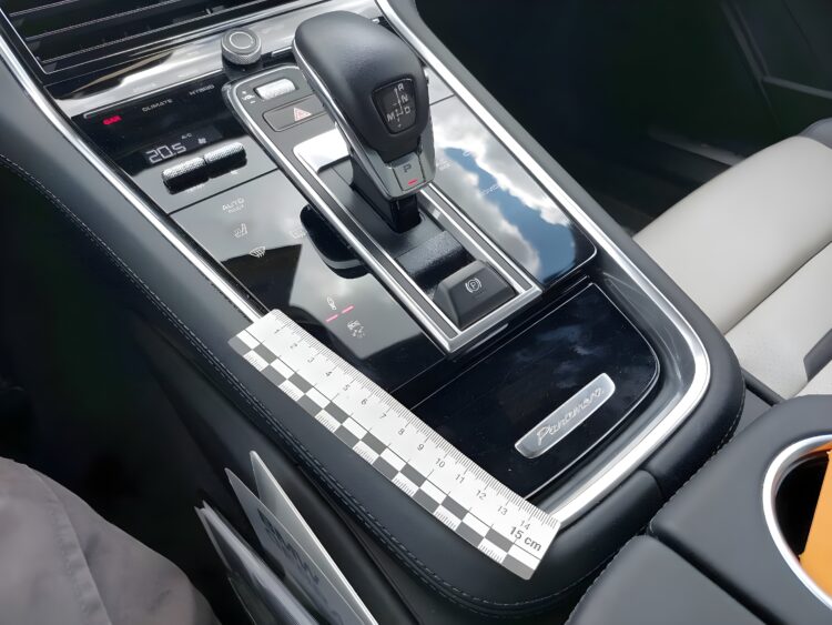 2021 Porsche Panamera Sport Turismo 4S E-Hybrid - Image 30