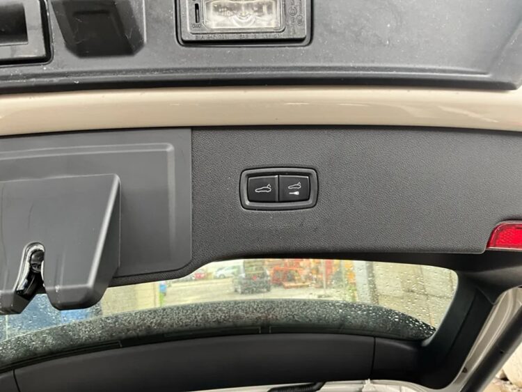 2024 Porsche Cayenne - Image 30