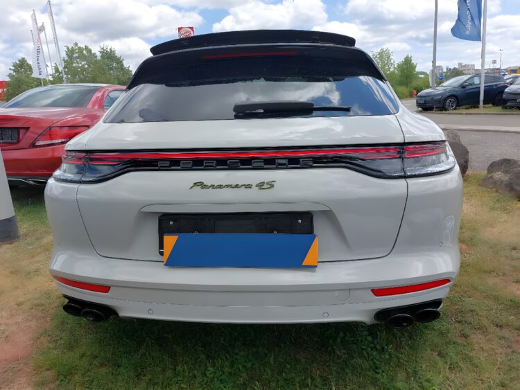 2021 Porsche Panamera Sport Turismo 4S E-Hybrid - Image 4