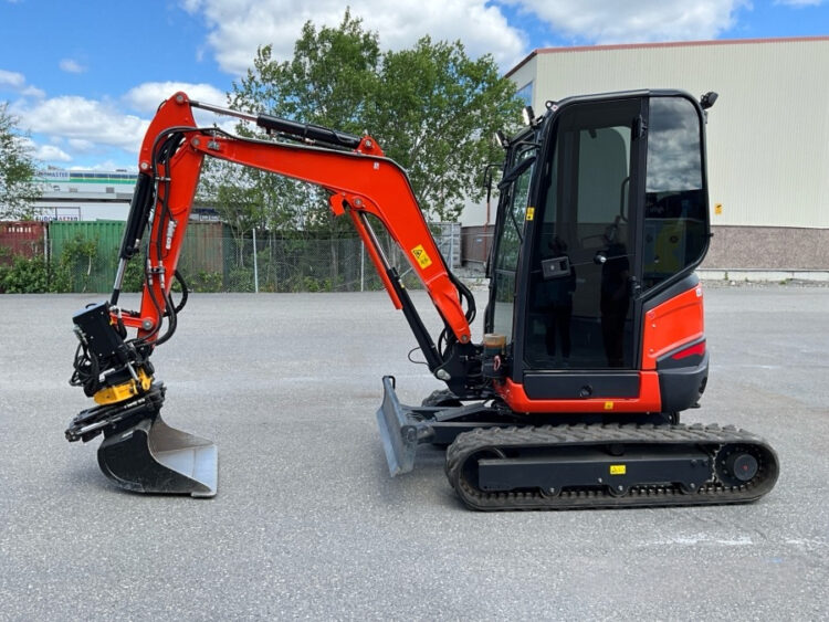 2022 Kubota U27-4 Excavator with Engcon tiltrotator and 3 utensils - Image 57