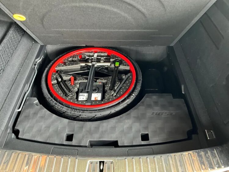 2024 Porsche Cayenne - Image 32