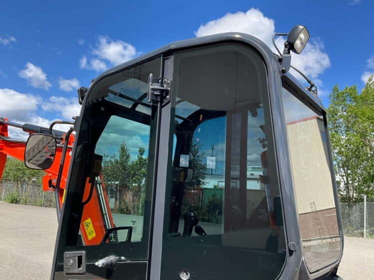 2022 Kubota U27-4 Excavator with Engcon tiltrotator and 3 utensils - Image 27