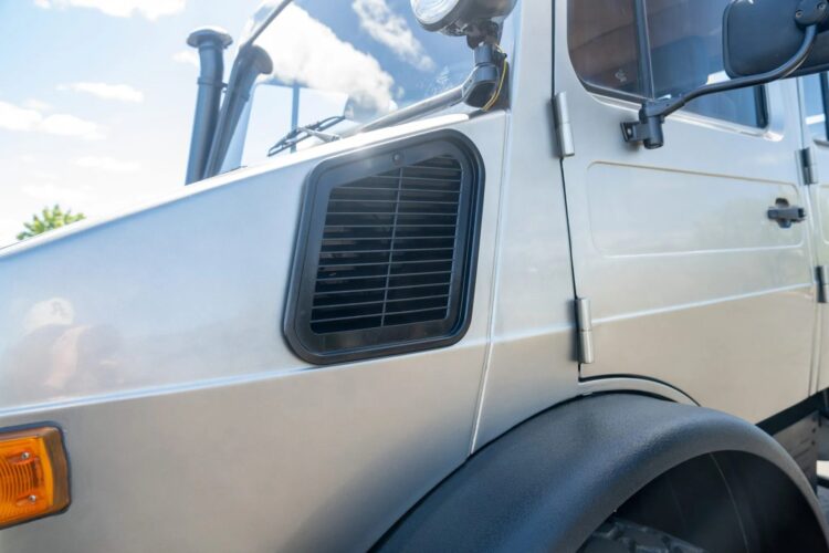 1991 Mercedes-Benz Unimog U1650L Doka - Image 35