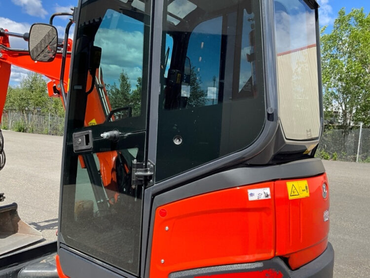 2022 Kubota U27-4 Excavator with Engcon tiltrotator and 3 utensils - Image 26