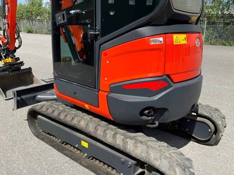 2022 Kubota U27-4 Excavator with Engcon tiltrotator and 3 utensils - Image 25