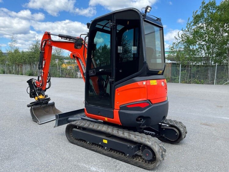 2022 Kubota U27-4 Excavator with Engcon tiltrotator and 3 utensils - Image 56