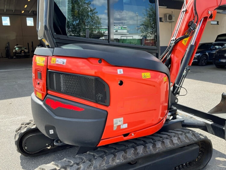 2022 Kubota U27-4 Excavator with Engcon tiltrotator and 3 utensils - Image 20