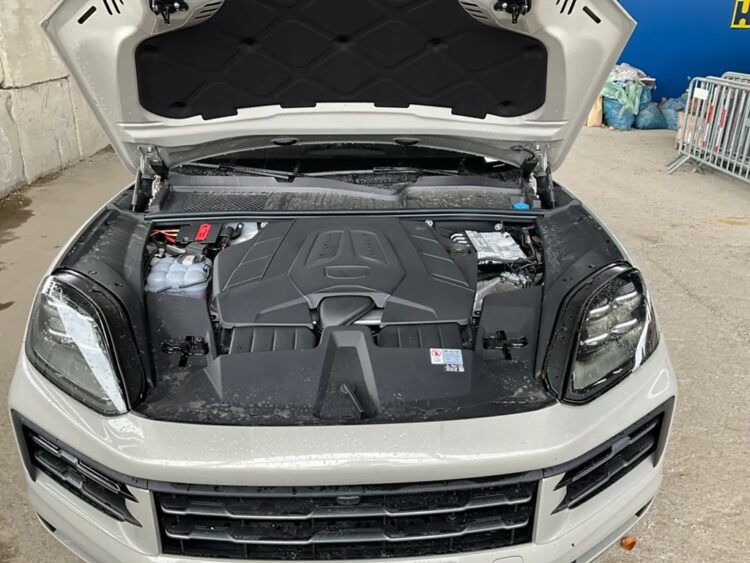 2024 Porsche Cayenne - Image 42