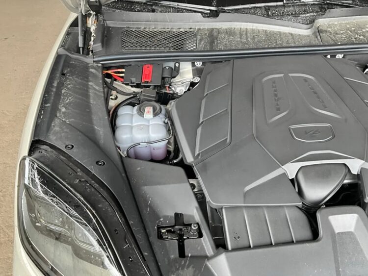 2024 Porsche Cayenne - Image 43