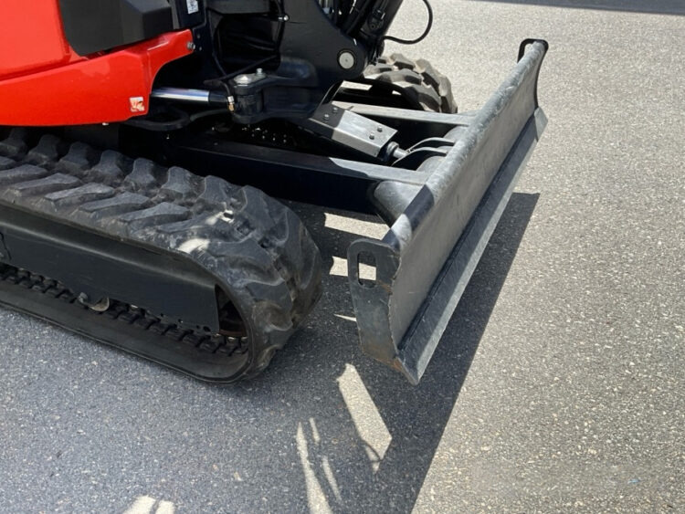 2022 Kubota U27-4 Excavator with Engcon tiltrotator and 3 utensils - Image 14